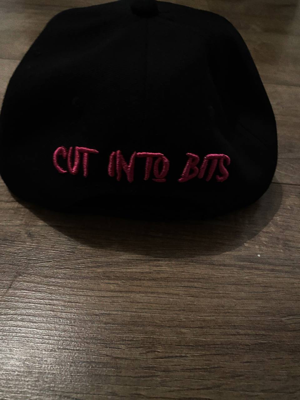 'CUT INTO BITS' CAP 1/1 SAMPLE