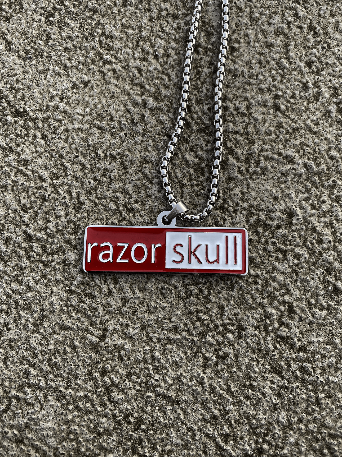 'LIVELEAK' NECKLACE